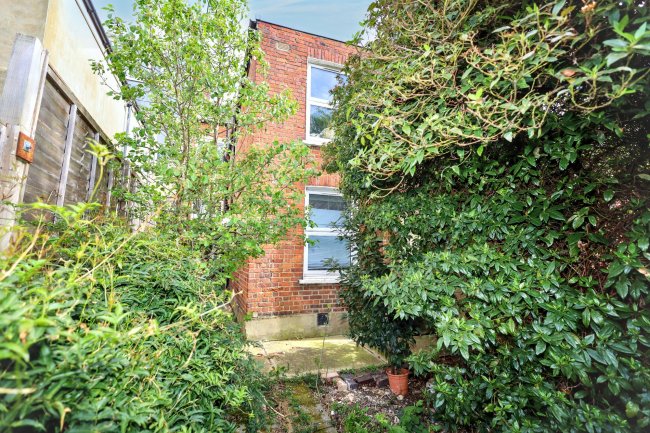 Flat A, 126 Leghorn Road, London NW10 4PG 7