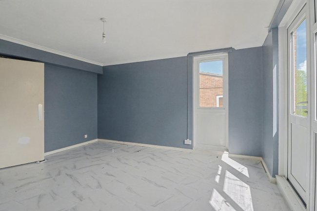 34 Coles Place, Chard, TA20 2BA 3