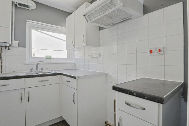 34 Coles Place, Chard, TA20 2BA 3