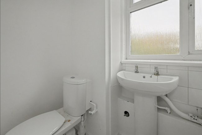 Flat 4, Hawkswood House, Moordale Avenue, Bracknell, RG42 1RY 6