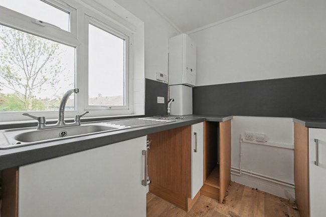 Flat 4, Hawkswood House, Moordale Avenue, Bracknell, RG42 1RY 6