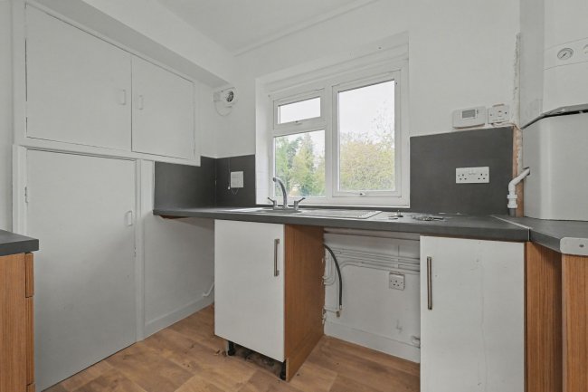 Flat 4, Hawkswood House, Moordale Avenue, Bracknell, RG42 1RY 6