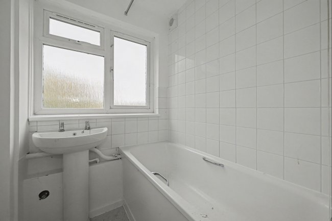 Flat 4, Hawkswood House, Moordale Avenue, Bracknell, RG42 1RY 6