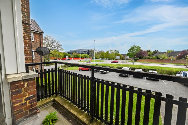 Flat 4, Hawkswood House, Moordale Avenue, Bracknell, RG42 1RY 6