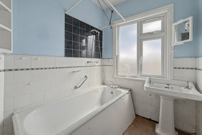 38 Redston Road, Crouch End, London, N8 7HJ 6