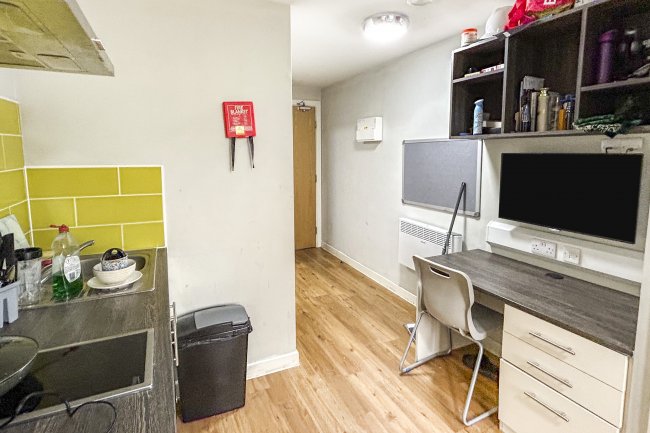 306 Maid Marion House, Maid Marion Way, Nottingham, NG1 6BJ 8