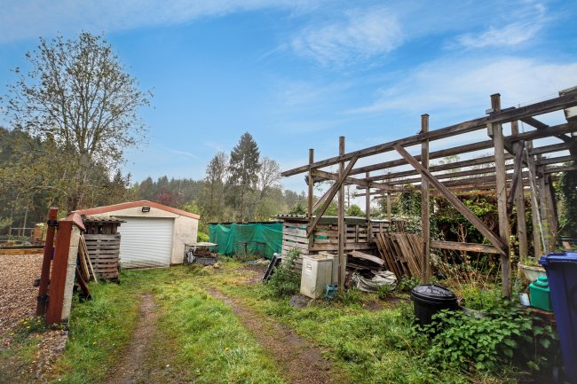 9 Combe View , Woodside Road, Chiddingfold, Surrey, GU8 4RB 4
