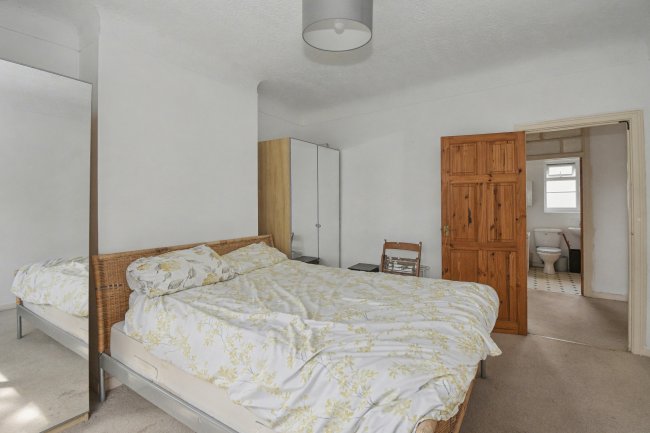 Flat 23 Gainsborough Court, Nether Street, London N12 8AE 7