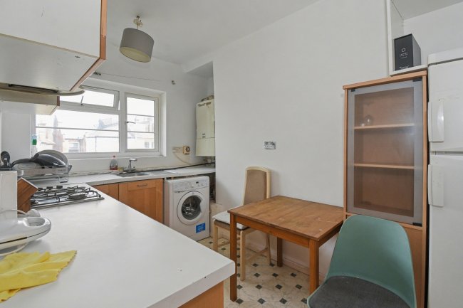 Flat 23 Gainsborough Court, Nether Street, London N12 8AE 7
