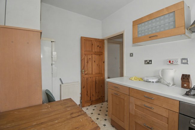 Flat 23 Gainsborough Court, Nether Street, London N12 8AE 7