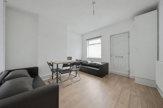 990 Uxbridge Road, Hayes, Greater London, UB4 0RL 9