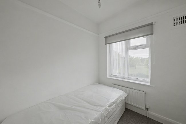 990 Uxbridge Road, Hayes, Greater London, UB4 0RL 9