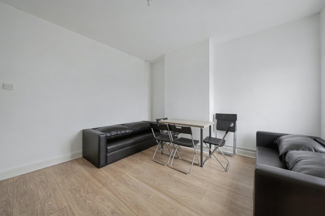 990 Uxbridge Road, Hayes, Greater London, UB4 0RL 9