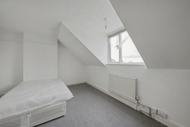 990 Uxbridge Road, Hayes, Greater London, UB4 0RL 9