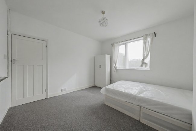 990 Uxbridge Road, Hayes, Greater London, UB4 0RL 9