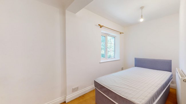 24 Tilmore Road, Petersfield, Hampshire, GU32 2HH 6