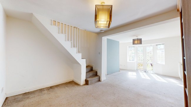 24 Tilmore Road, Petersfield, Hampshire, GU32 2HH 6