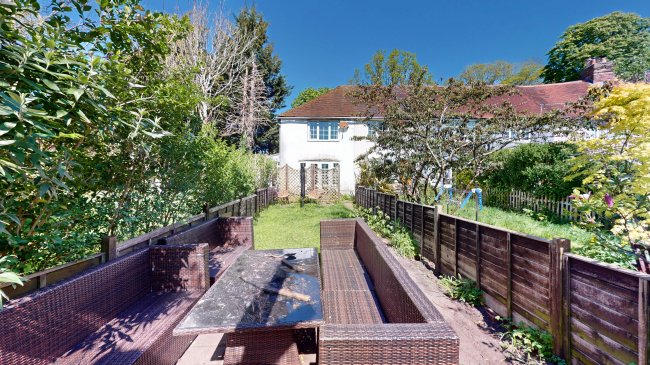 24 Tilmore Road, Petersfield, Hampshire, GU32 2HH 6