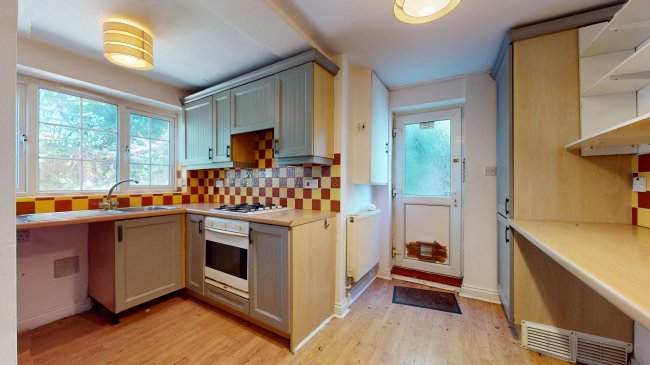 24 Tilmore Road, Petersfield, Hampshire, GU32 2HH 6