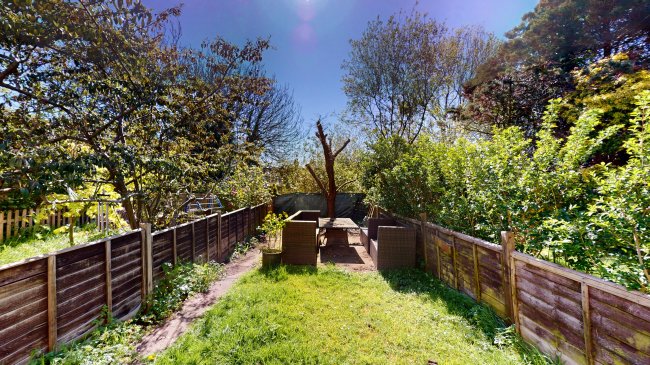 24 Tilmore Road, Petersfield, Hampshire, GU32 2HH 6