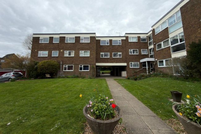 25 Northcotts, Hatfield, Hertfordshire, AL9 5ES 2