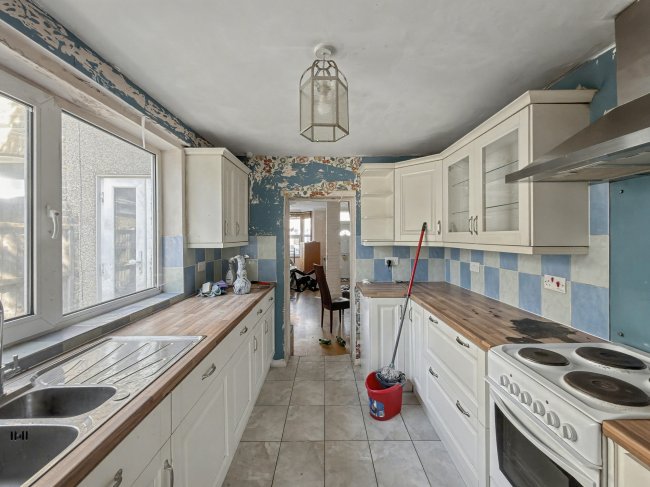 33 Downsell Road, Stratford, London, E15 2TR 10