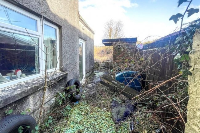 36 Tirycoed Road, Glanamman, Ammanford, Carmarthenshire, SA18 2YE 2