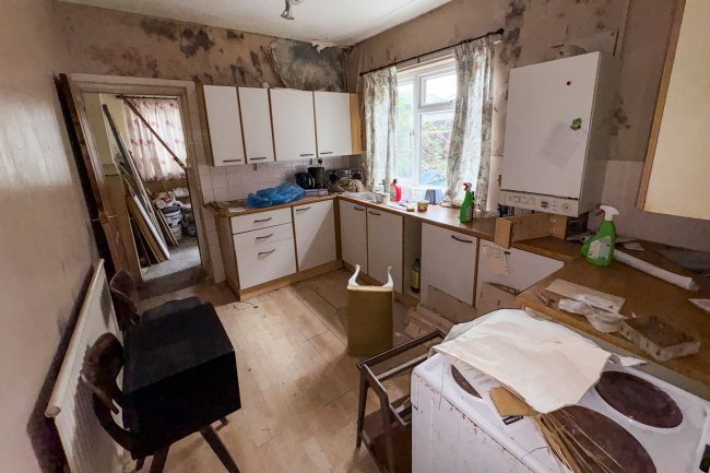36 Tirycoed Road, Glanamman, Ammanford, Carmarthenshire, SA18 2YE 1