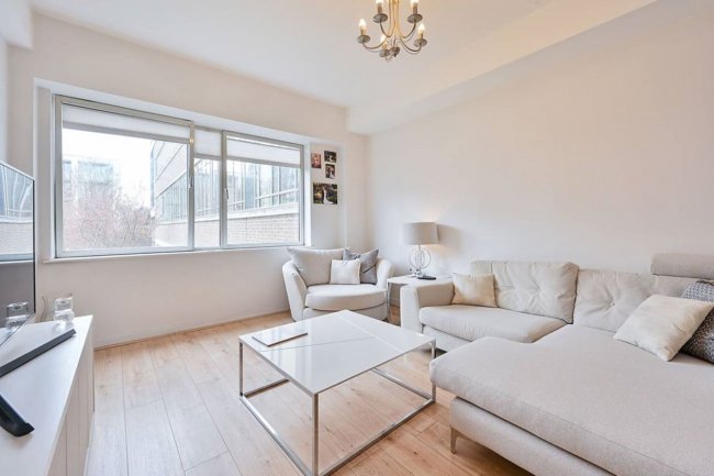 G05 Wallis House, Great West Road, Brentford, Middlesex, TW8 0HE 2