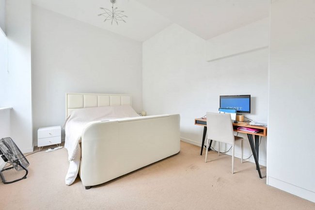 G05 Wallis House, Great West Road, Brentford, Middlesex, TW8 0HE 2