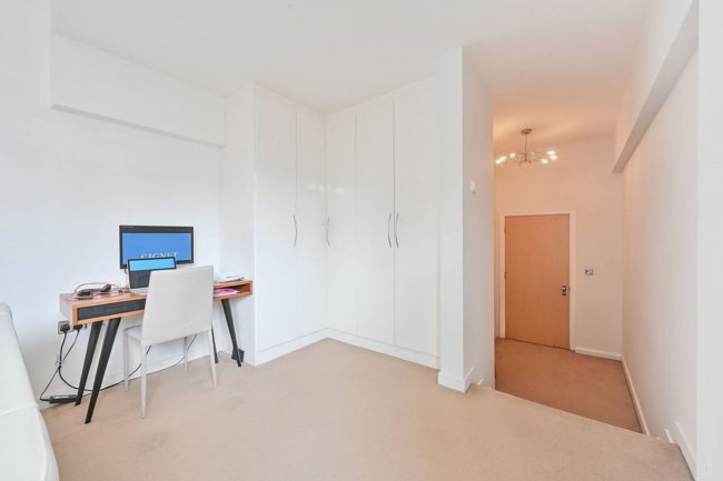 G05 Wallis House, Great West Road, Brentford, Middlesex, TW8 0HE 2