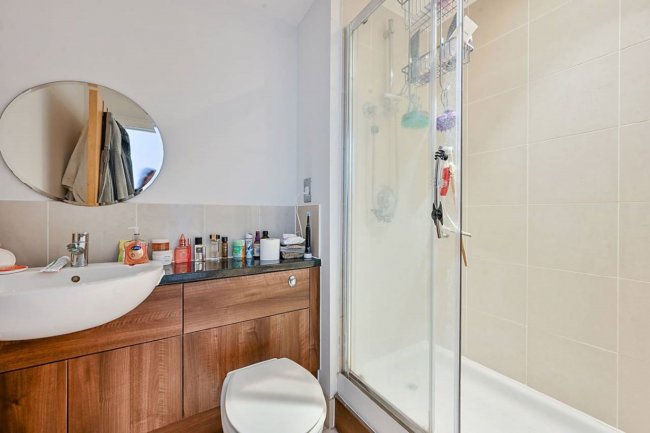 G05 Wallis House, Great West Road, Brentford, Middlesex, TW8 0HE 2