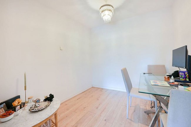 G05 Wallis House, Great West Road, Brentford, Middlesex, TW8 0HE 2