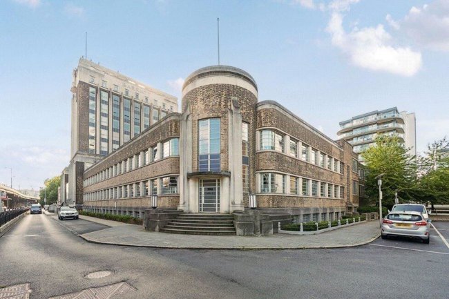 G05 Wallis House, Great West Road, Brentford, Middlesex, TW8 0HE 2