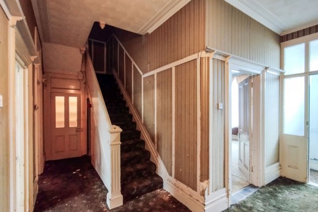 98 Victoria Road North, Southsea, Hampshire, PO5 1QE 8