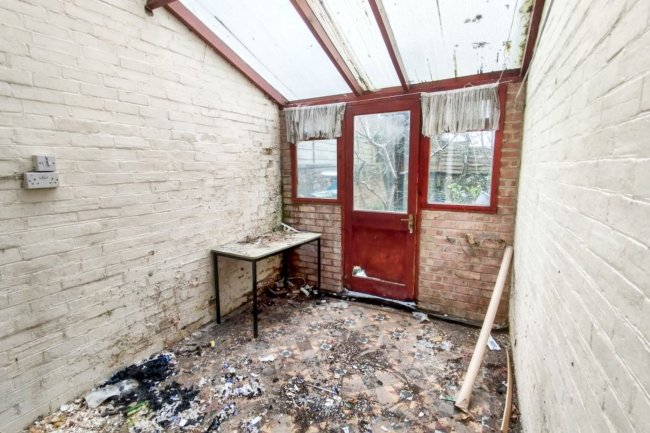 98 Victoria Road North, Southsea, Hampshire, PO5 1QE 8