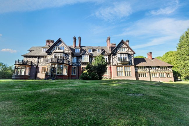 2 Castle Malwood Lodge, Minstead, Lyndhurst, SO43 7HB 3