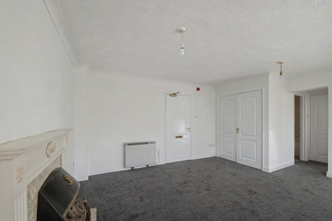 2 Castle Malwood Lodge, Minstead, Lyndhurst, SO43 7HB 3