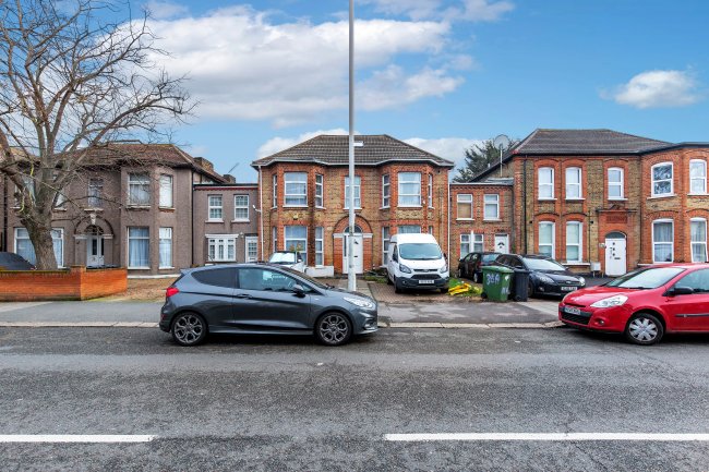 88 Aldborough Road,  Ilford IG3 8EY 6