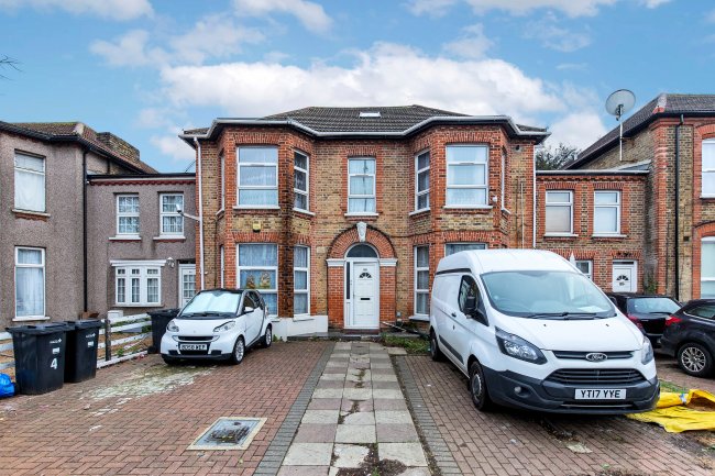 88 Aldborough Road,  Ilford IG3 8EY 6