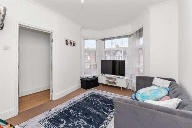 88 Aldborough Road,  Ilford IG3 8EY 6