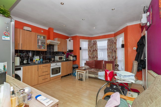 88 Aldborough Road,  Ilford IG3 8EY 6
