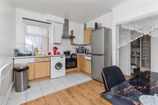 88 Aldborough Road,  Ilford IG3 8EY 6