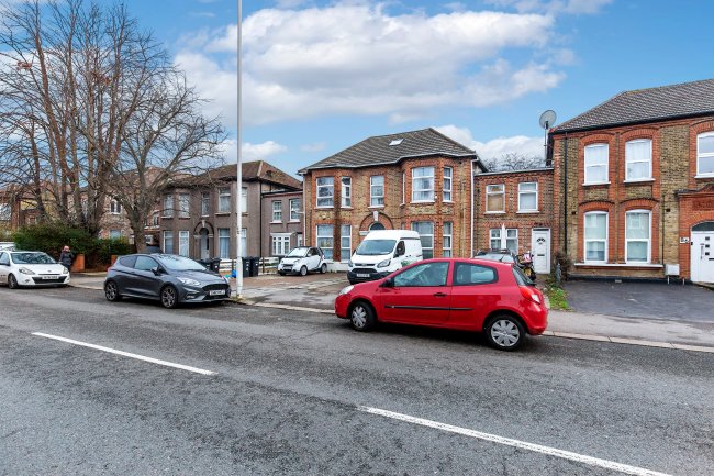 88 Aldborough Road,  Ilford IG3 8EY 6
