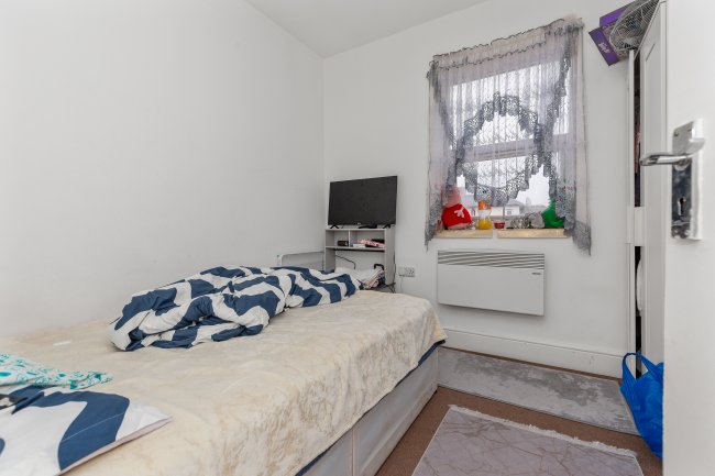 88 Aldborough Road,  Ilford IG3 8EY 6