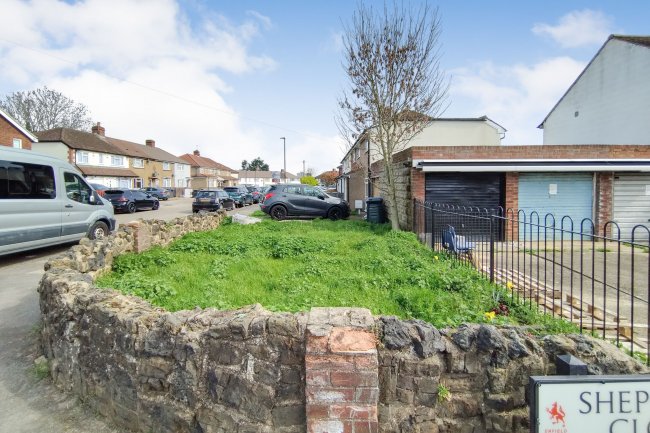 Garages at 1 Sheppard Close, Enfield, EN1 4HN 5