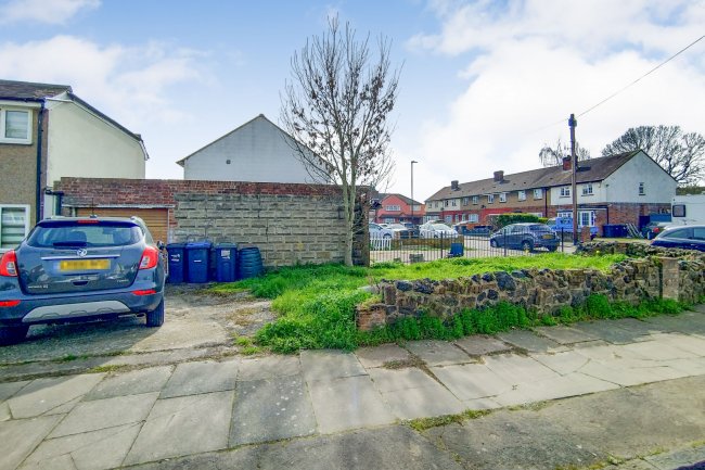 Garages at 1 Sheppard Close, Enfield, EN1 4HN 5