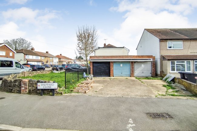 Garages at 1 Sheppard Close, Enfield, EN1 4HN 5