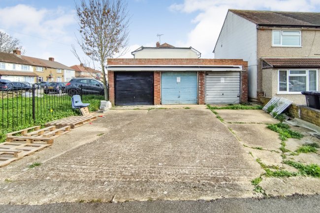 Garages at 1 Sheppard Close, Enfield, EN1 4HN 5