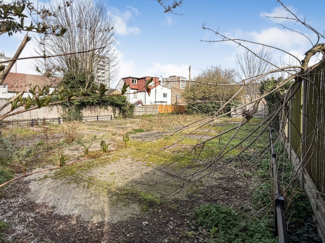Land and former garage site at Ingersoll Road, Enfield, EN3 5PU 10